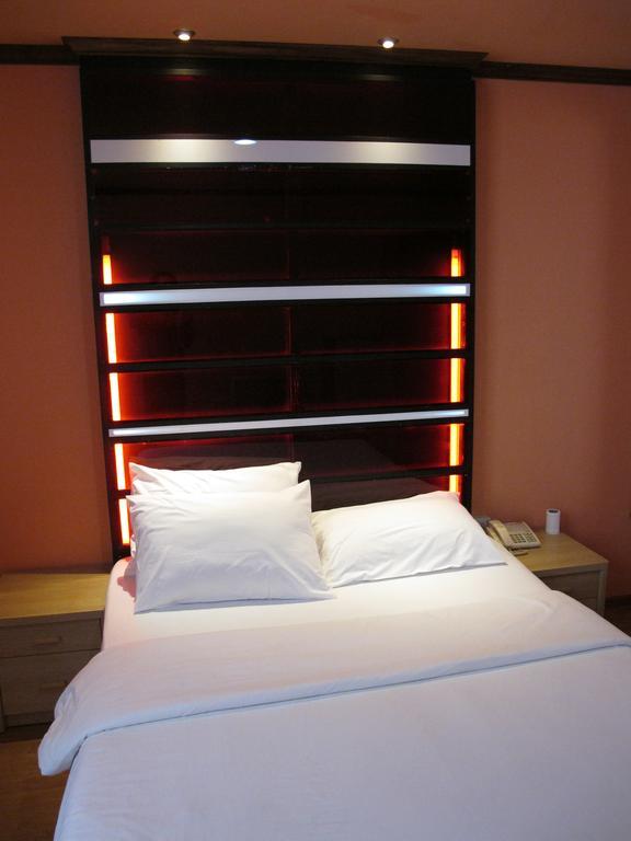 Suriwongse Hotel Bangkok Dış mekan fotoğraf