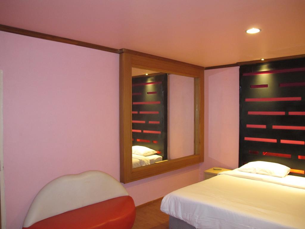 Suriwongse Hotel Bangkok Dış mekan fotoğraf