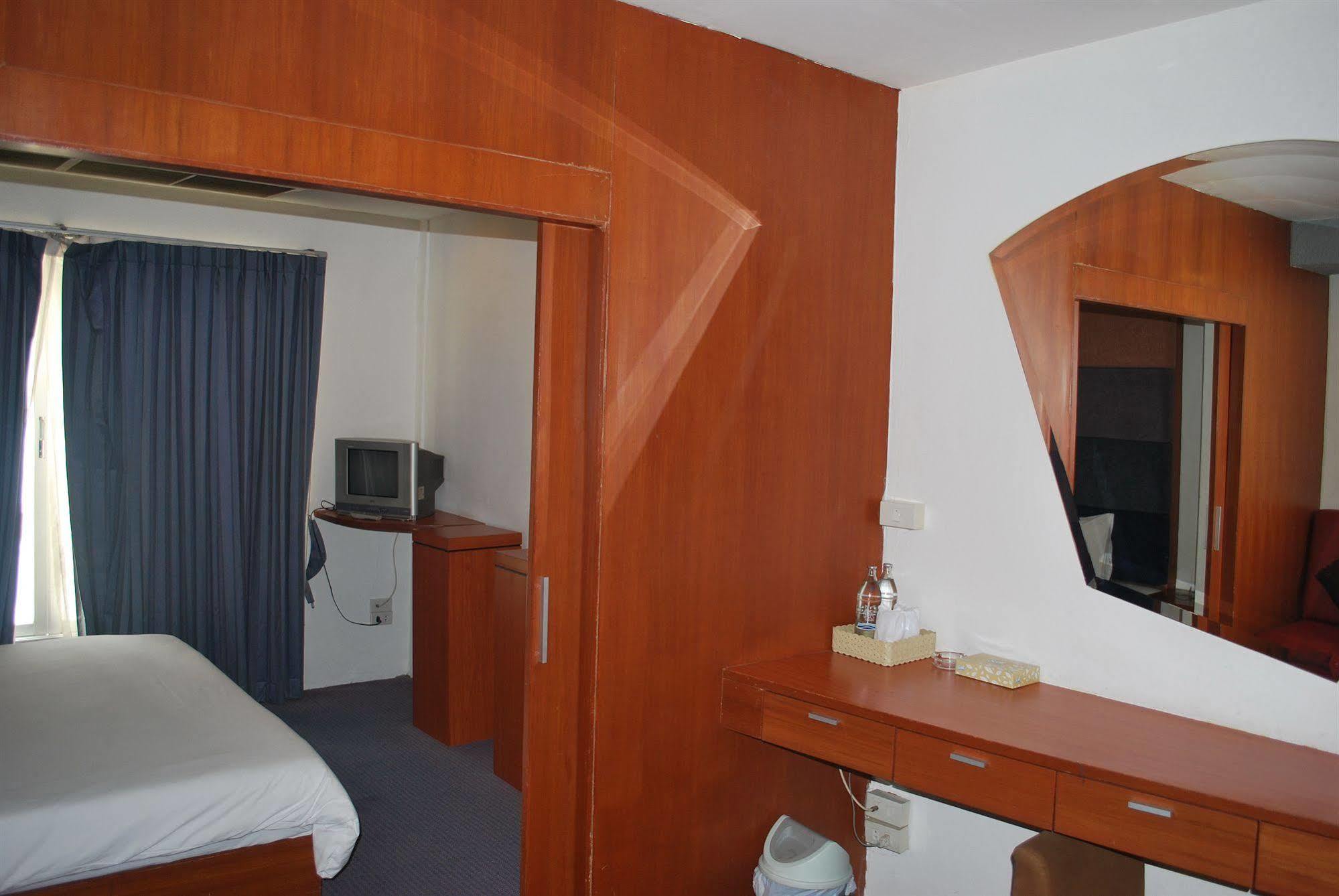 Suriwongse Hotel Bangkok Dış mekan fotoğraf